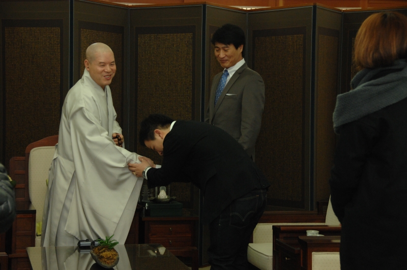 2010.11.16_슈퍼스타K 예방 허각, 존박, 장재인 예방 (4)